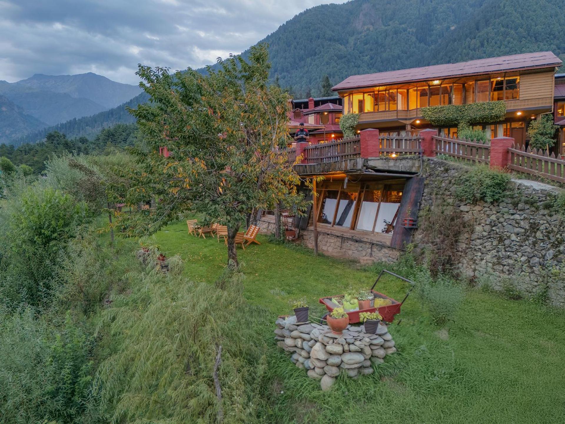 в Pahalgam — 100 кв. м., спальни: 1, собственных ванных: 1 Экстерьер фото