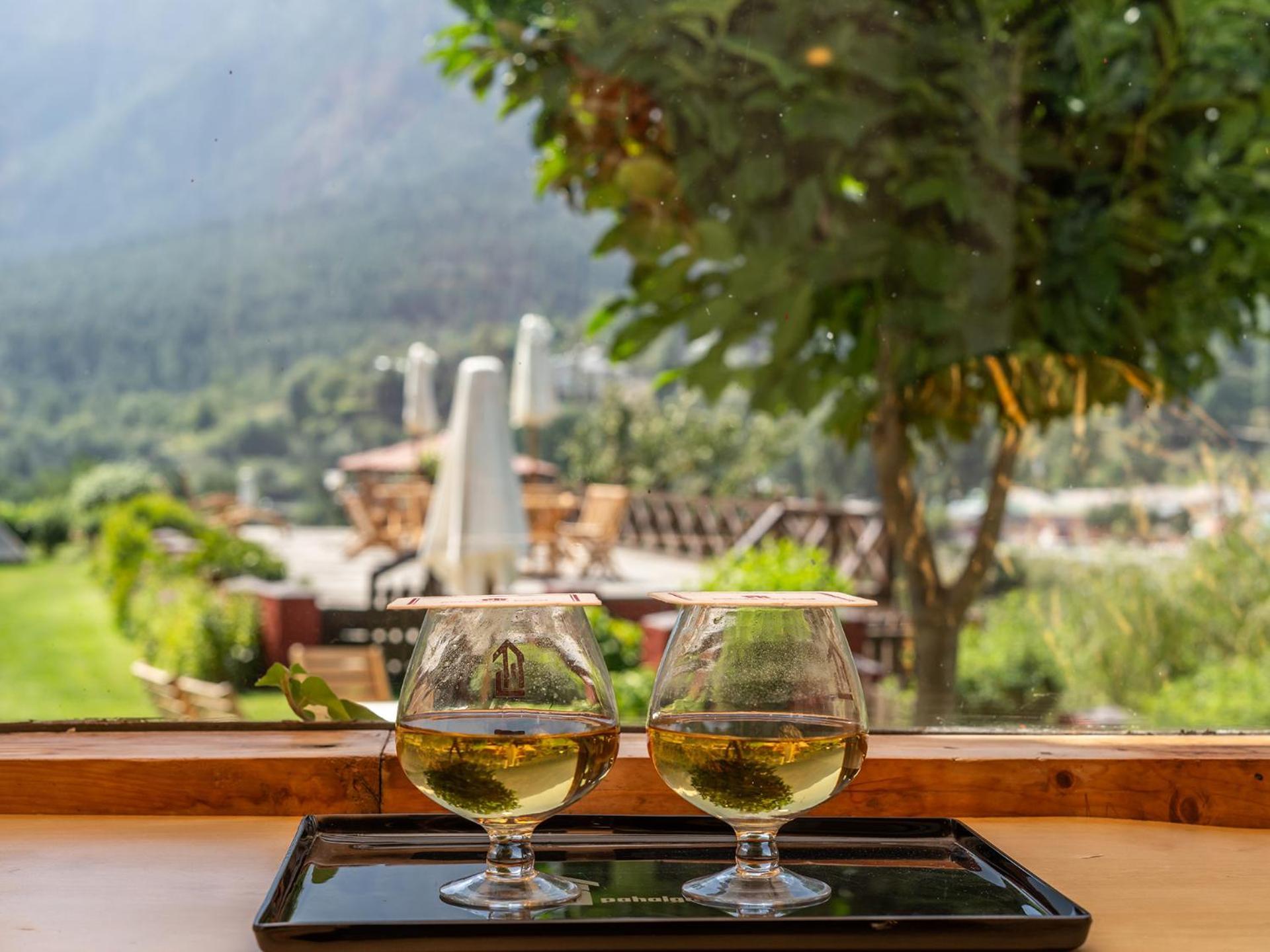 в Pahalgam — 100 кв. м., спальни: 1, собственных ванных: 1 Экстерьер фото
